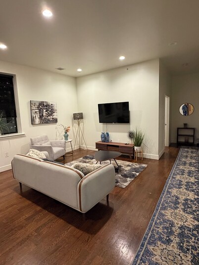 Bright 2-Bedroom Retreat Near NYC – Easy Commute!