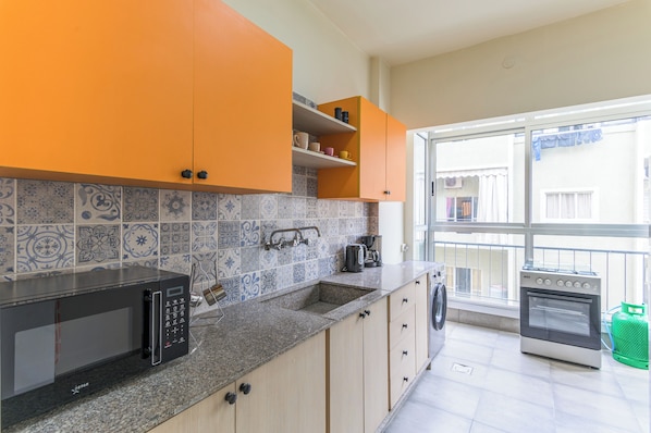 Appartement, 2 chambres, balcon, vue ville | Cuisine privée