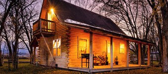 Charming Cabin in Beautiful Park-Like Setting