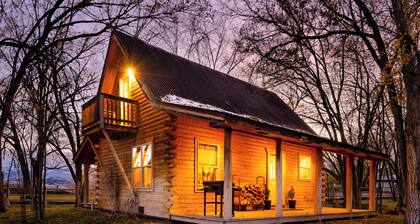Charming Cabin in Beautiful Park-Like Setting