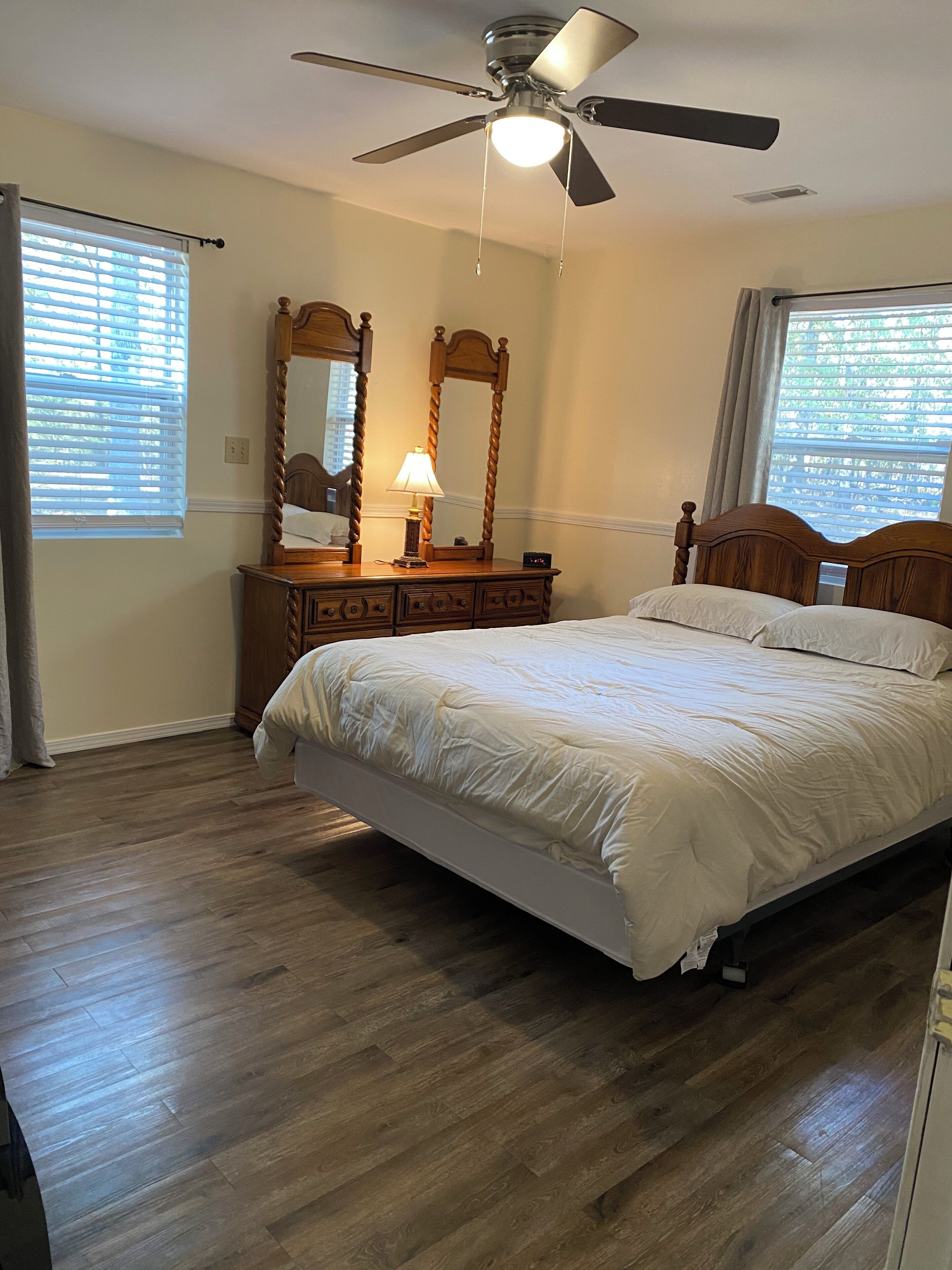 3 bedrooms, desk, iron/ironing board, free WiFi