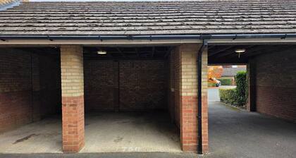 Pass the Keys | Ground Floor Apartment with Free Parking