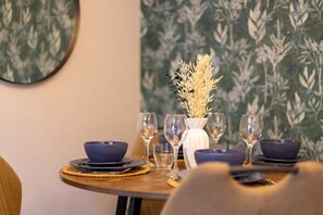 Dining - Pass the Keys | Ground Floor Apartment with Free Parking (Cambridge)