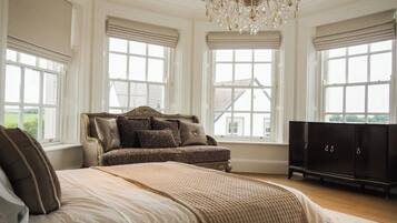 12 bedrooms, iron/ironing board, Internet, bed sheets