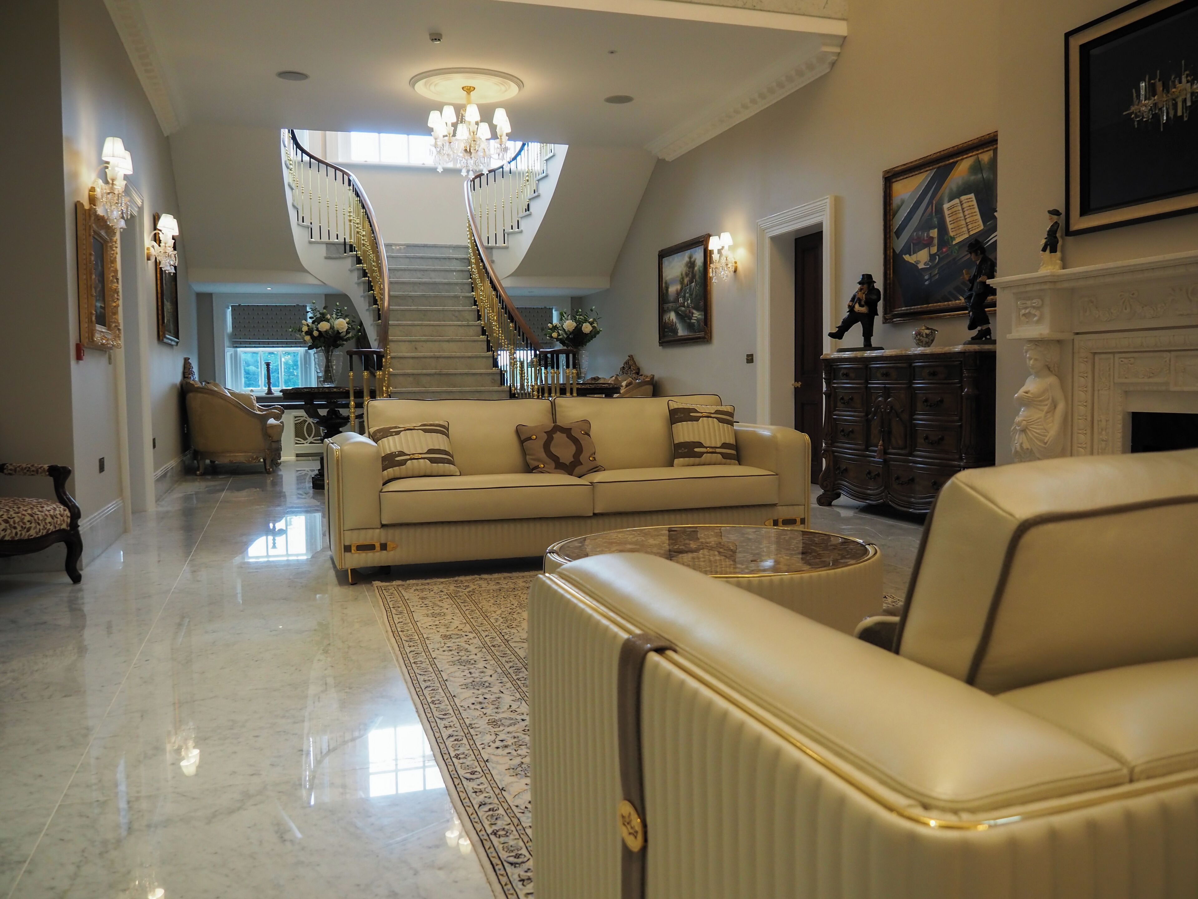 المنشأة من الداخل