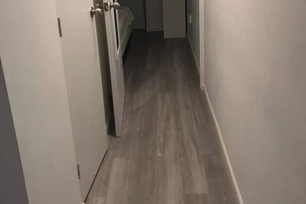 1 habitación, tabla de planchar con plancha, internet y ropa de cama 