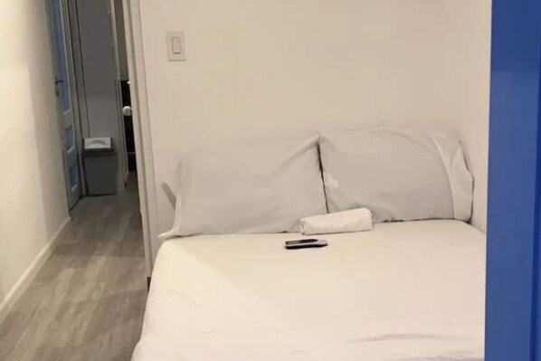 1 chambre, fer et planche à repasser, Wi-Fi gratuit, draps fournis