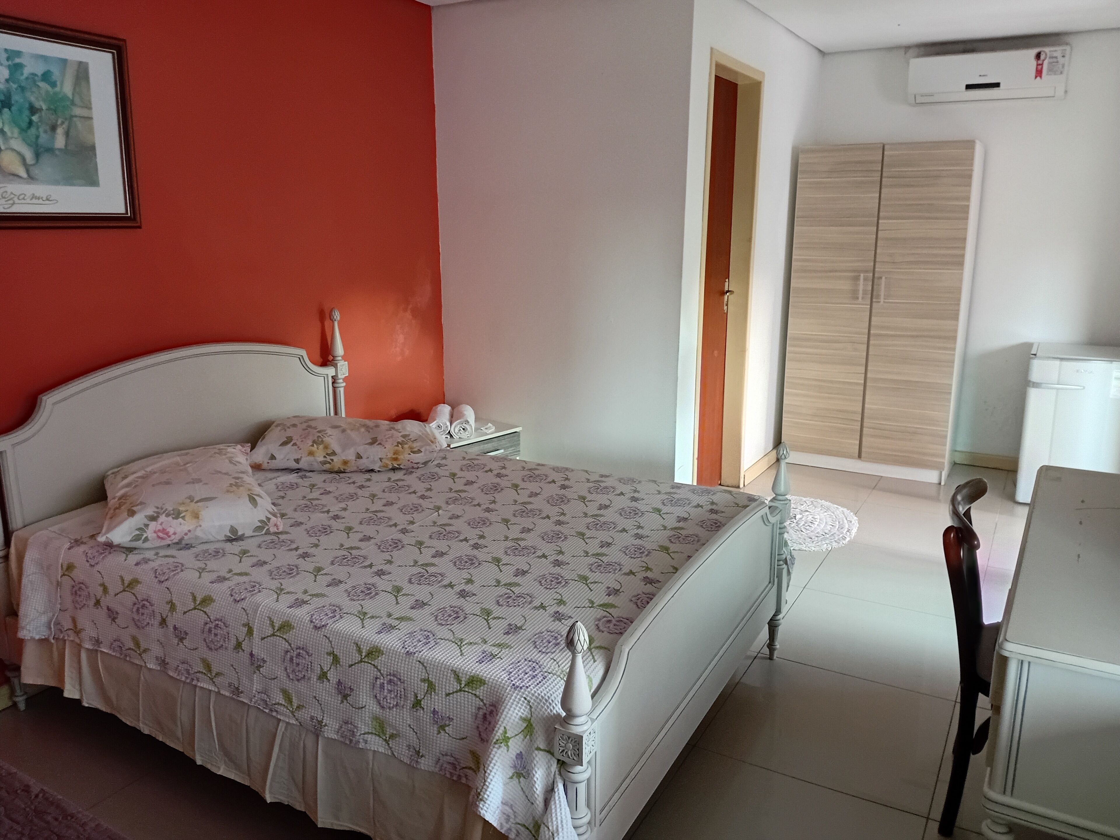 Chambre Double, vue cour intérieure | Bureau, espace de travail pour ordinateur portable, Wi-Fi gratuit