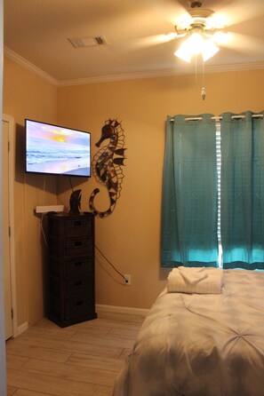 2 soverom, strykejern/-brett, reiseseng for barn og wi-fi (inkludert)