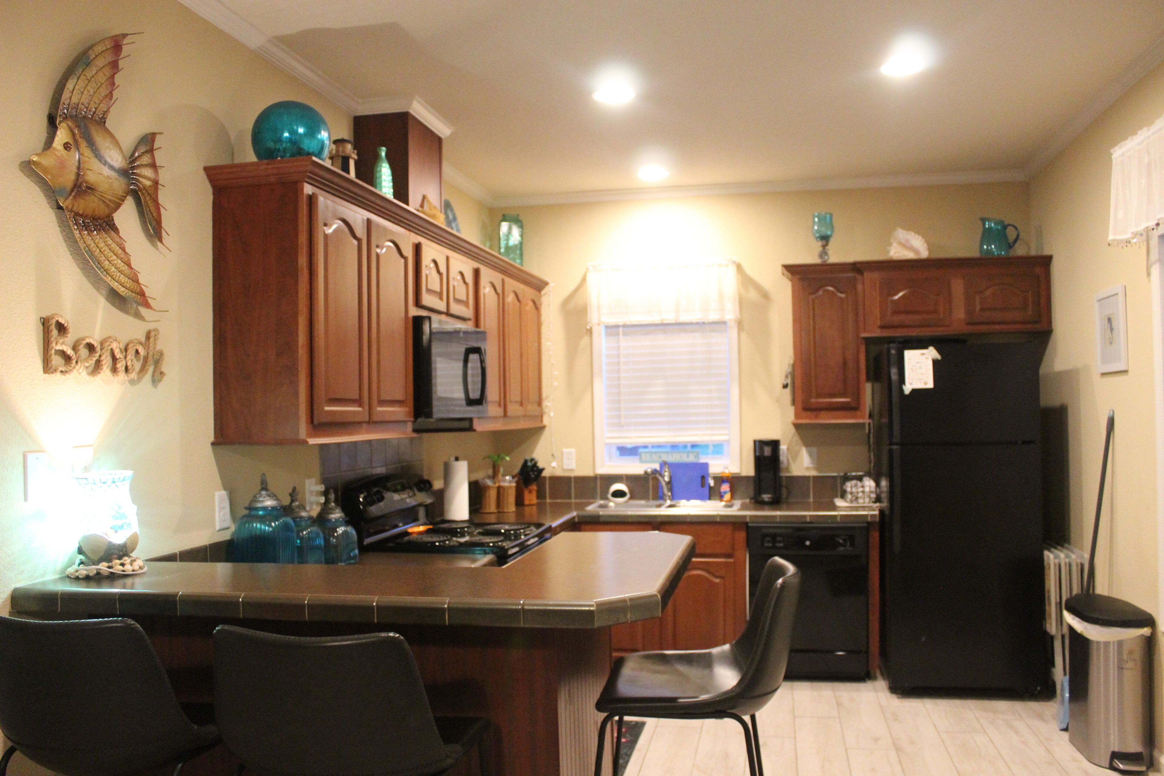 Micro-ondes, four, plaque de cuisson, lave-vaisselle