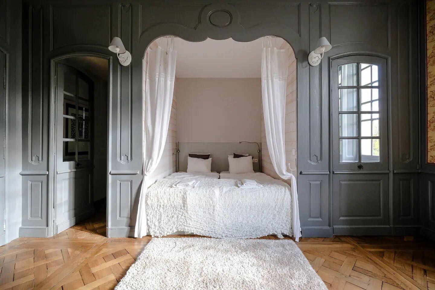 8 chambres, fer et planche à repasser, Wi-Fi, draps fournis