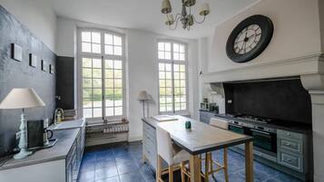 Micro-ondes, four, plaque de cuisson, lave-vaisselle