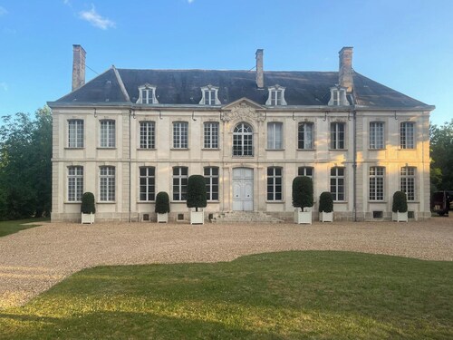 Tremendous 8-bedroom castle in Isle-sur-Marne