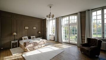 8 chambres, fer et planche à repasser, Wi-Fi, draps fournis