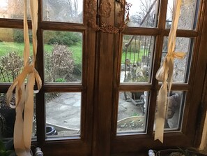 المنشأة من الداخل