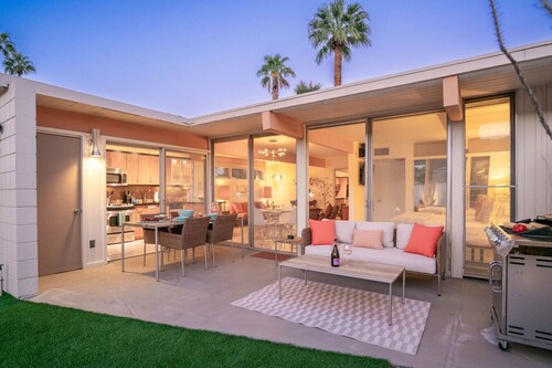 Ocotillo mid-century lux pad with oversized patio
