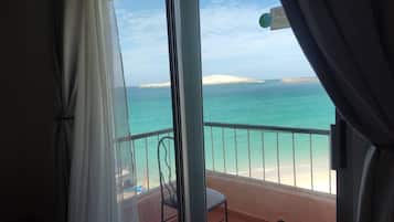 Family Apartment, 2 Bedrooms, Bay View, Beachfront | Free WiFi, bed sheets