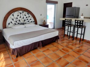 小型套房, 海洋景观 | 免费 WiFi、床单