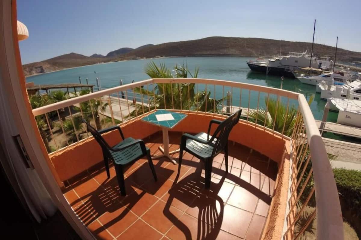 Standard-dobbeltværelse - balkon - udsigt til havn | Balkon