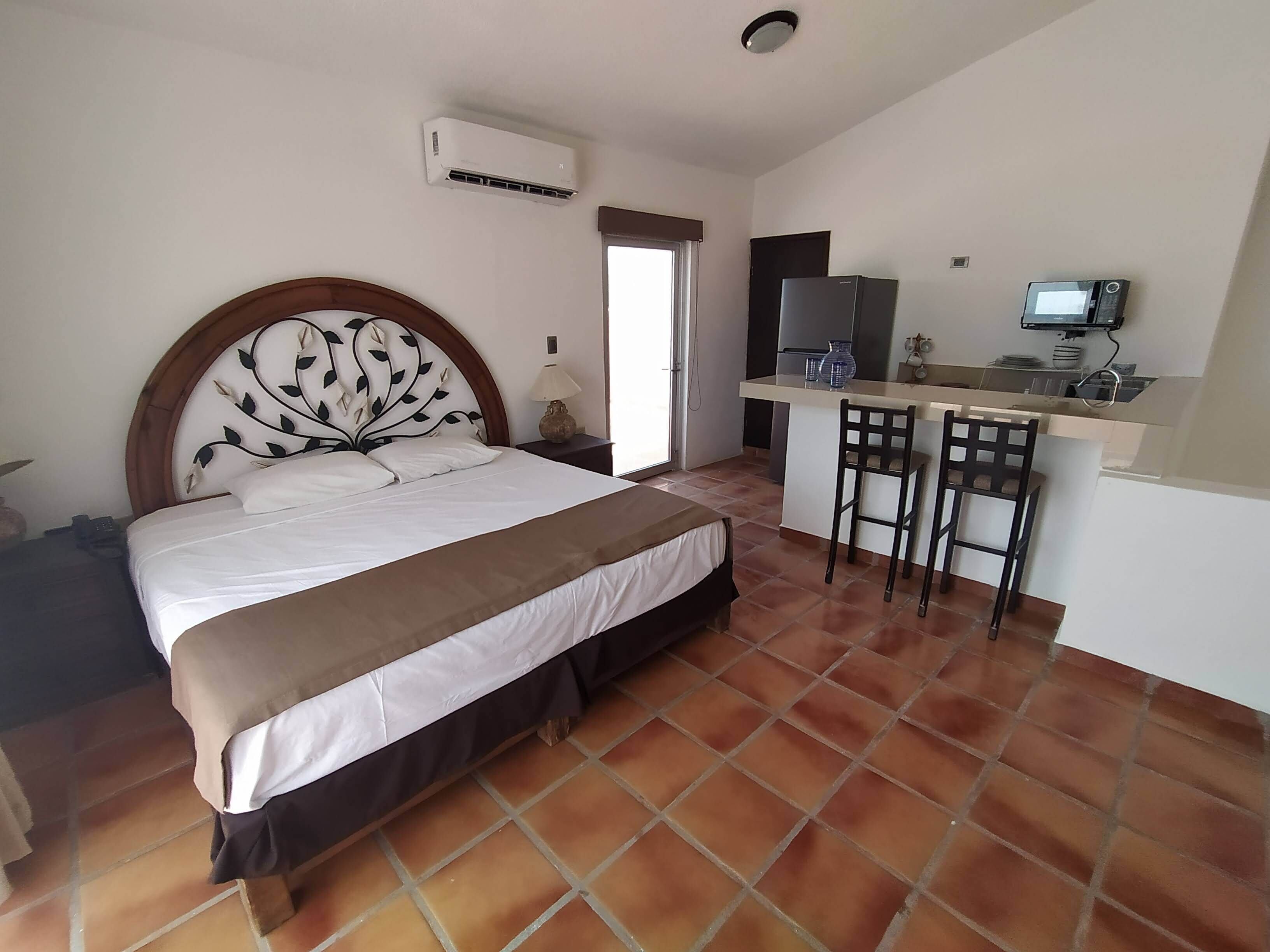 Junior Suite, 1 King Bed, Harbour View, Beachside