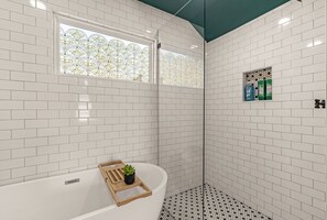 Hårtørrer, håndklæder, Sæbe, Toiletpapir
