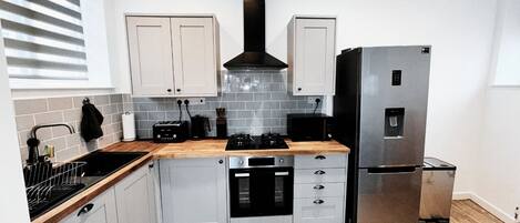 Microondas, horno y lavavajillas