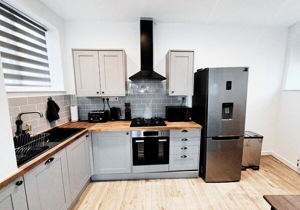 Mikrowelle, Ofen, Geschirrspüler