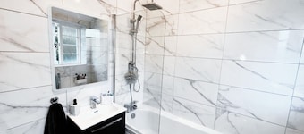 Cosy & Luxury 2BR Flat in Calverton