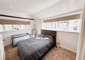 2 slaapkamers, een strijkplank/strijkijzer, wifi, beddengoed