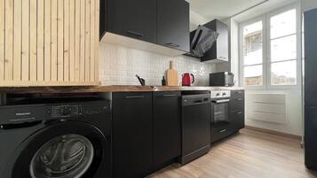 Réfrigérateur, micro-ondes, four, lave-vaisselle