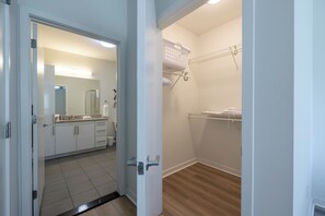 Apartment, 2 Bedrooms, Pets allowed | Bathroom