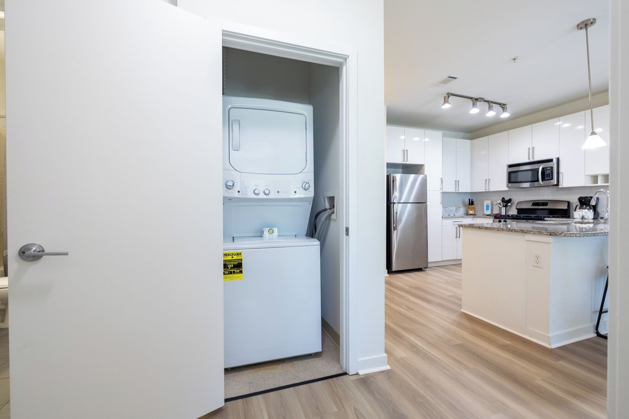 Apartment, 2 Bedrooms, Pets Allowed | Private kitchen | Full-size fridge, microwave, oven, stovetop