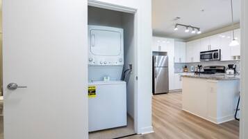 Apartment, 2 Bedrooms, Pets Allowed | Private kitchen | Full-size fridge, microwave, oven, stovetop