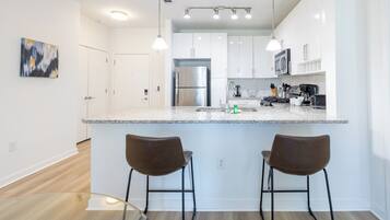 Apartment, 2 Bedrooms, Pets Allowed | Private kitchen | Full-size fridge, microwave, oven, stovetop