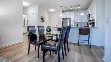 Apartment, 2 Bedrooms, Pets Allowed | Private kitchen | Full-size fridge, microwave, oven, stovetop