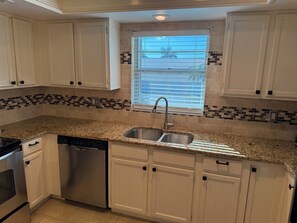 Mikroaaltouuni, uuni, liesi, astianpesukone