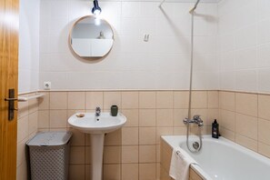 تجهيزات دش، مجففات شعر، مناشف