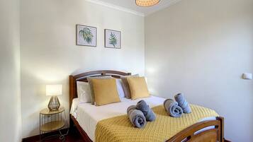 1 quarto, ferros/tábuas de passar roupa, acesso à internet