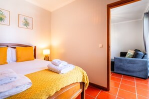 1 chambre, fer et planche à repasser, accès Internet, draps fournis