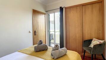 1 bedroom, internet, bed sheets