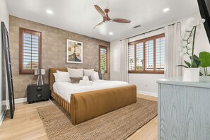 6 bedrooms, desk, iron/ironing board, travel cot