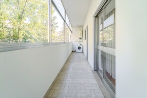 Interior - Urban Moura Flat by House and People (Braga)