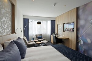 小型套房, 无烟房, 空调 | 客房内保险箱、办公桌、笔记本电脑工作区、隔音