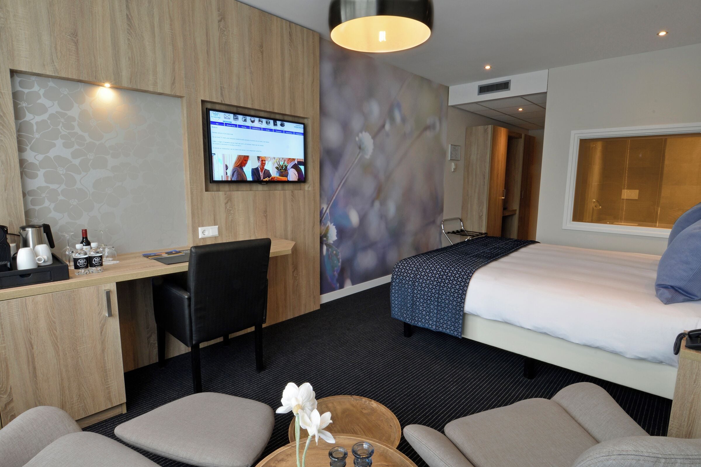 Junior Suite, Non Smoking, Air conditioning | In-room safe, desk, laptop workspace, soundproofing
