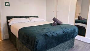 2 slaapkamers, een strijkplank/strijkijzer, gratis wifi, beddengoed