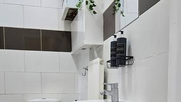 HÄrtork, handdukar, tvÄl och toalettpapper