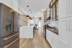 ميكروويف، فرن، موقد طهي مسطح، غسالة أطباق