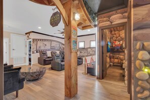 المنشأة من الداخل