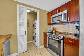 Microwave, oven, dishwasher, coffee/tea maker