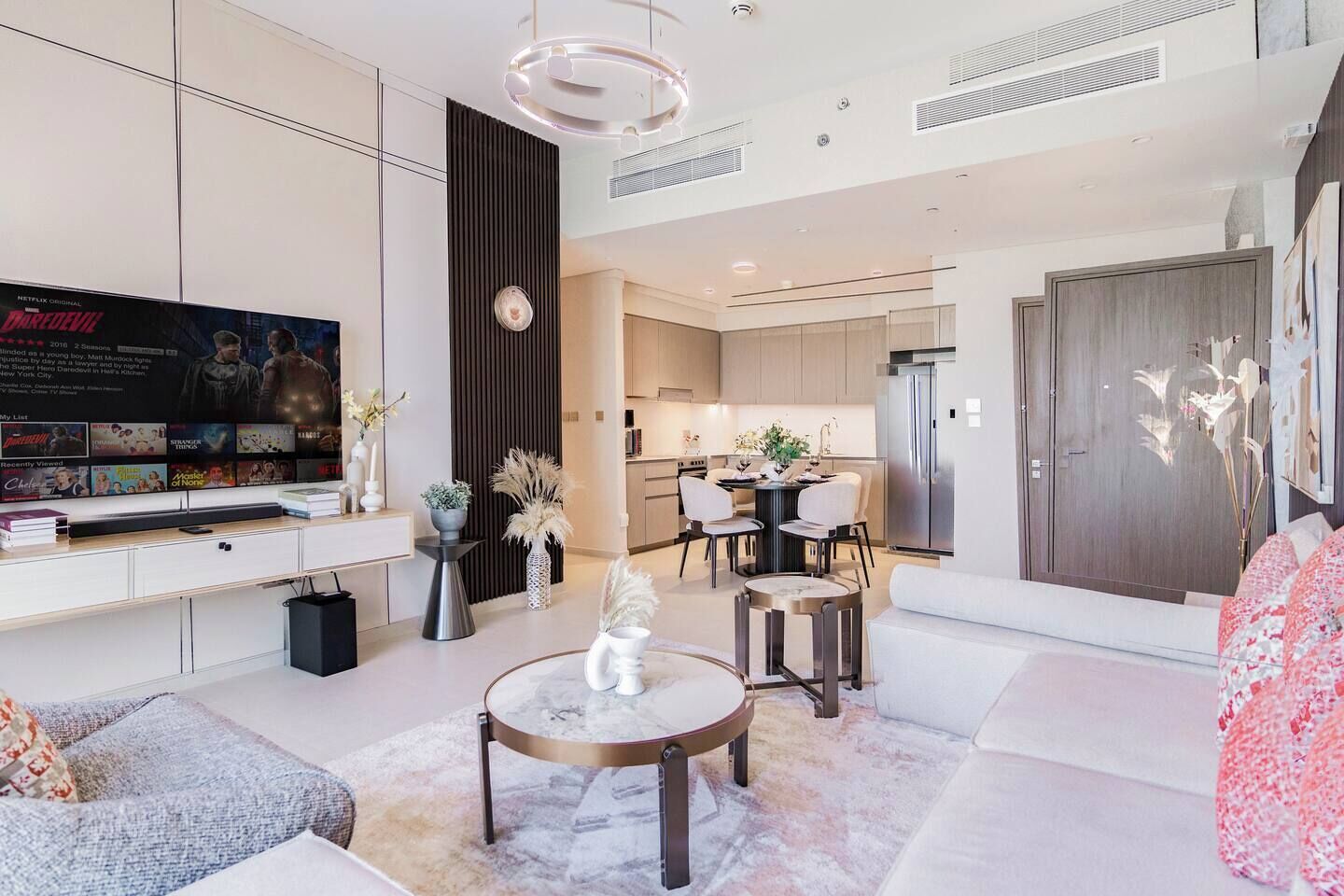 TV connectée, jeux vidéo, livres